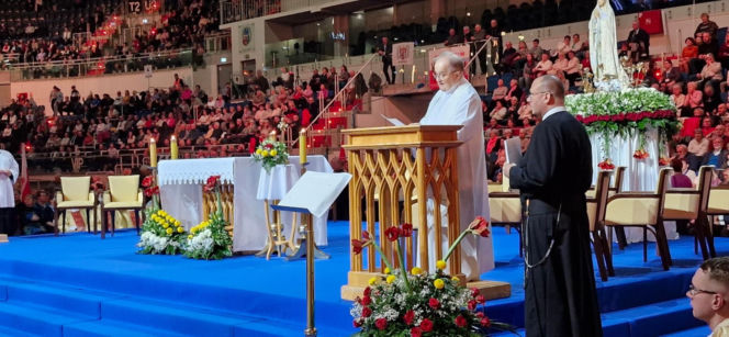 Szychy polityczne dotarły na urodziny Radia Maryja. Mamy dużo zdjęć ze środka hali
