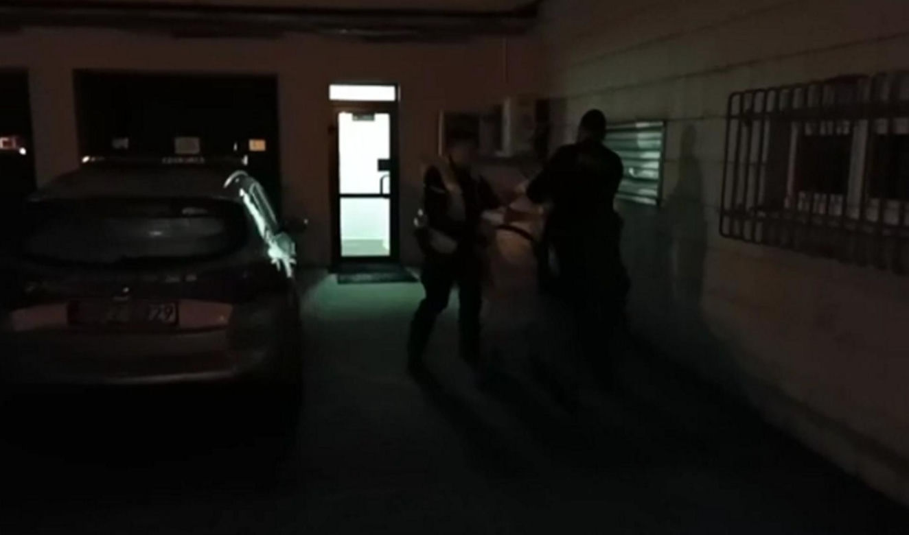 Pościg za pijanym 18-latkiem w Piasecznie. Policjanci staranowali jego auto!