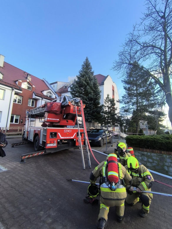 Pożar ZUS na Pomorzu! Ewakuacja 80 osób. Na miejscu pracuje 11 zastępów straży