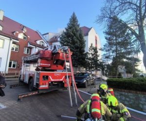 Pożar ZUS na Pomorzu! Ewakuacja 80 osób. Na miejscu pracuje 11 zastępów straży