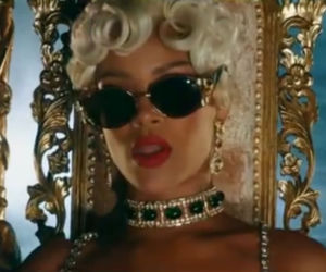 Rihanna Pour it Up (6)