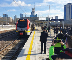 Po 24 latach PKP znowu jeździ Warszawą Główną