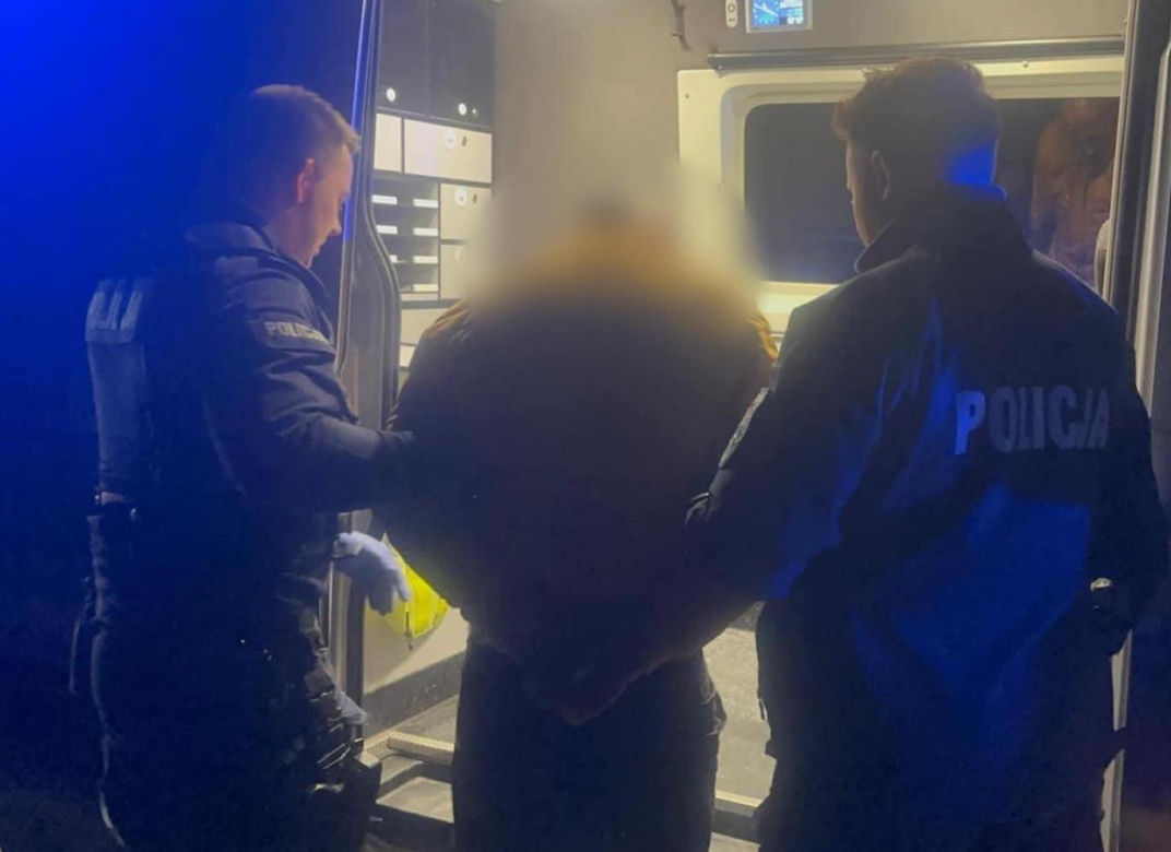 Szaleńczy rajd pijaka. Pędził zdezelowanym volkswagenem po S5, przez kilka godzin uciekał policji