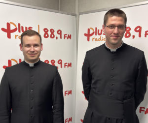 Goście Radia Plus o tym jak się zostaje księdzem i o poszukiwaniu szczęścia