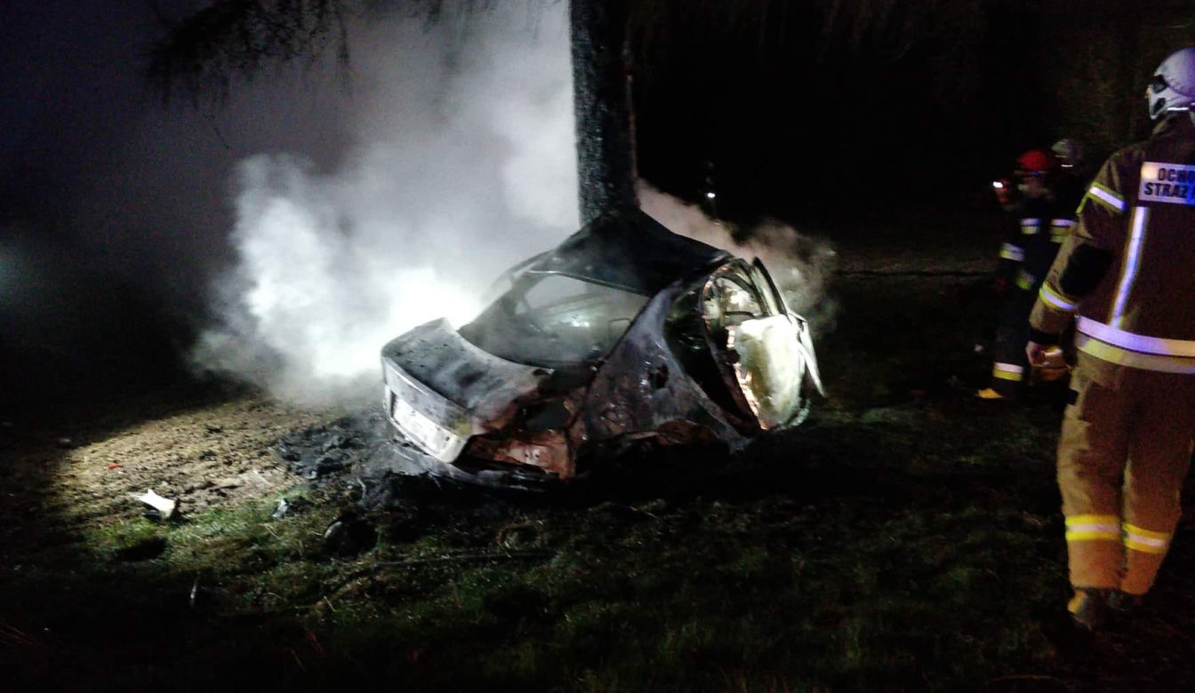 Tragiczny wypadek koło Jaświł. Auto stanęło w płomieniach. Zginęły dwie osoby