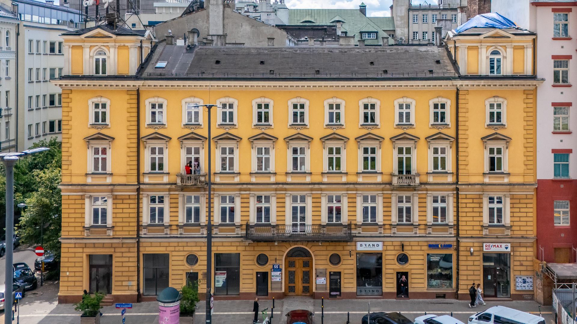 Południowa pierzeja Alej Jerozolimskich w centrum Warszawy