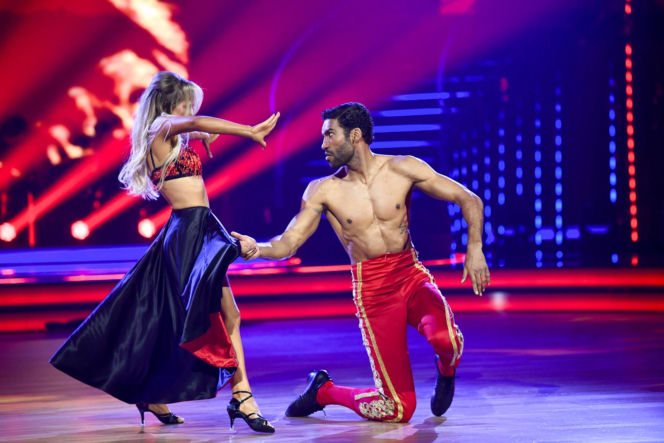 Gamou Fall przekazał bolero na aukcję charytatywną