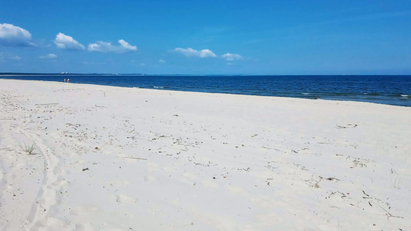 Rowerzyści kontra naturyści. Słynna naga plaża przestanie istnieć?