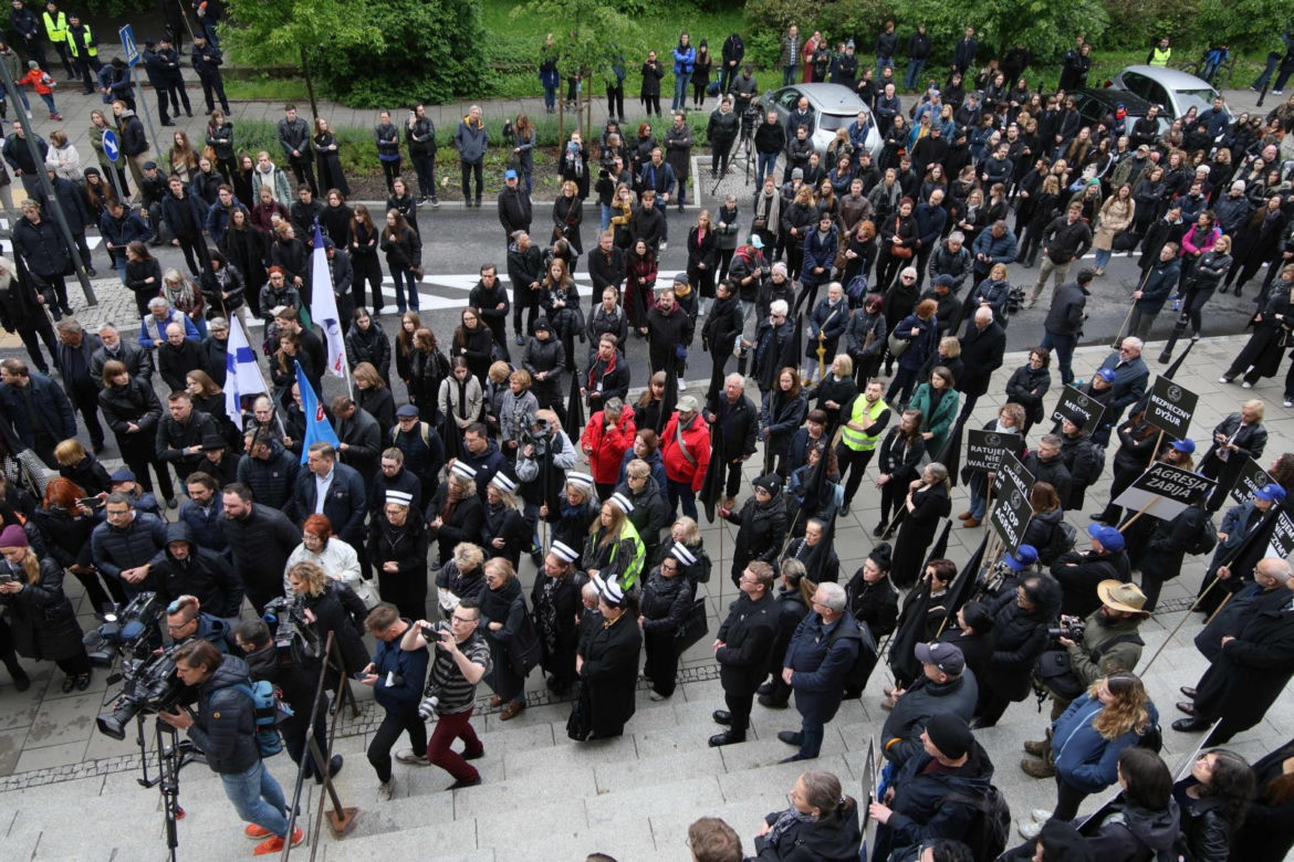   Razem przeciw przemocy. Medycy protestują w Warszawie