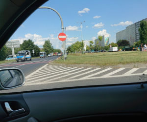 Płonący radiowóz na Szosie Lubickiej w Toruniu! [ZDJĘCIA]
