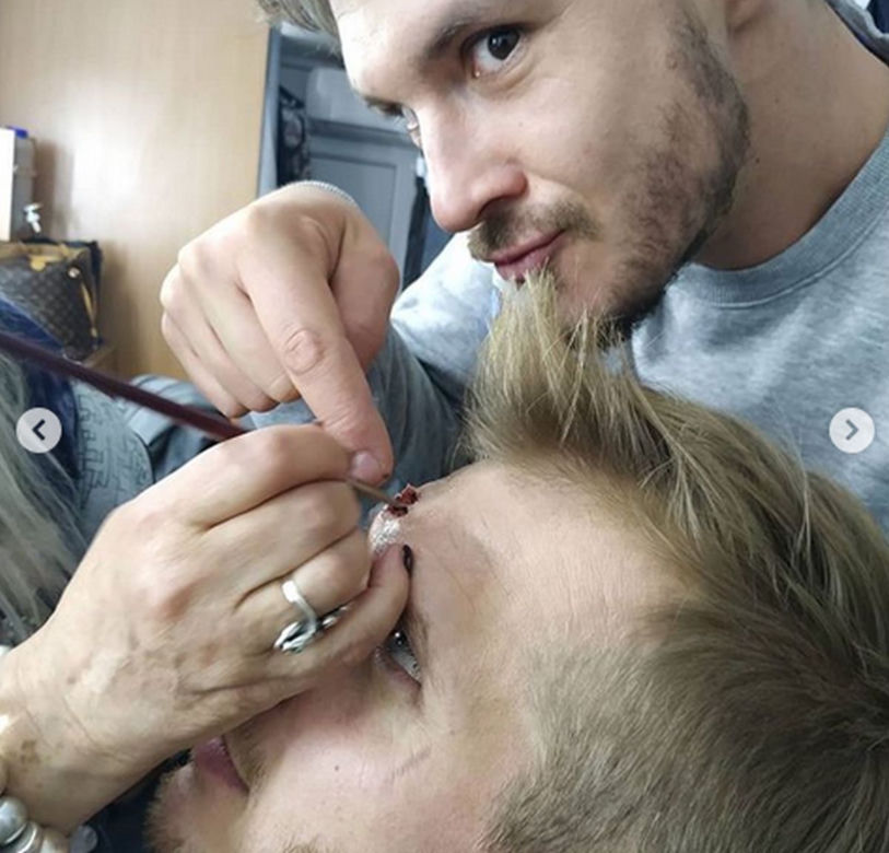 M jak miłość. Marcin (Mikołaj Roznerski), Artur (Tomasz Ciachorowski) na planie 1460 odcinka