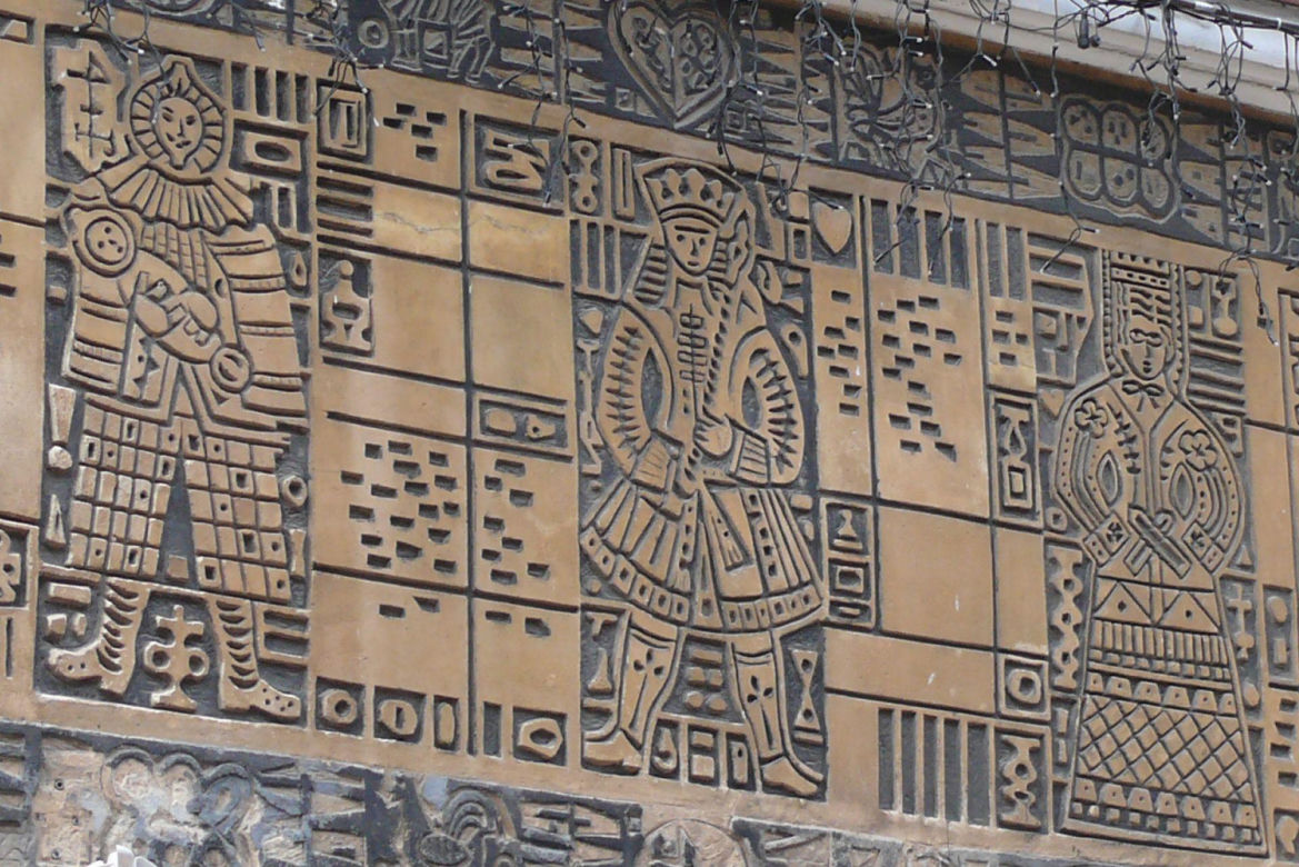 Sgraffito na elewacji. Skąd pochodzi technika sgraffito? Jak powstaje sgraffito? 