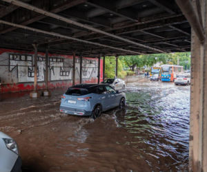 Wrocław pod wodą! Tramwaje stoją, ulice zamieniły się w rzeki