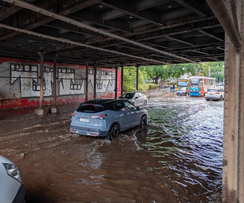 Wrocław pod wodą! Tramwaje stoją, ulice zamieniły się w rzeki