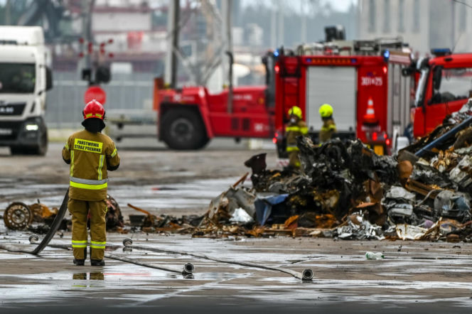 Potężny pożar statku w porcie w Gdańsku! Ogień zajął ładownię, na miejscu około 100 strażaków