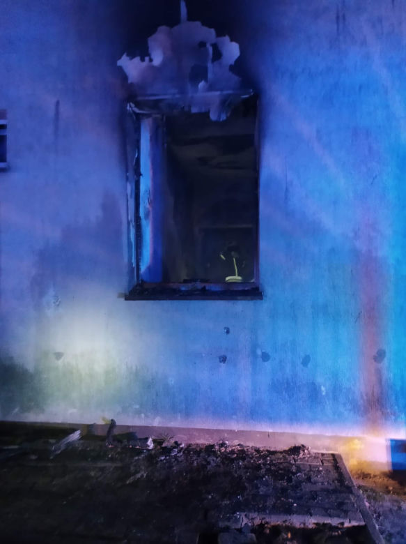 Ciechanów. Dwie osoby nie żyją, 17-latek poparzony! Koszmarny pożar mieszkania przy Komunalnej [ZDJĘCIA]