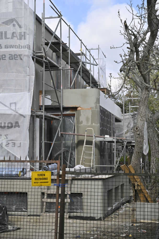 Niekończący się remont sąsiadów Kaczyńskiego