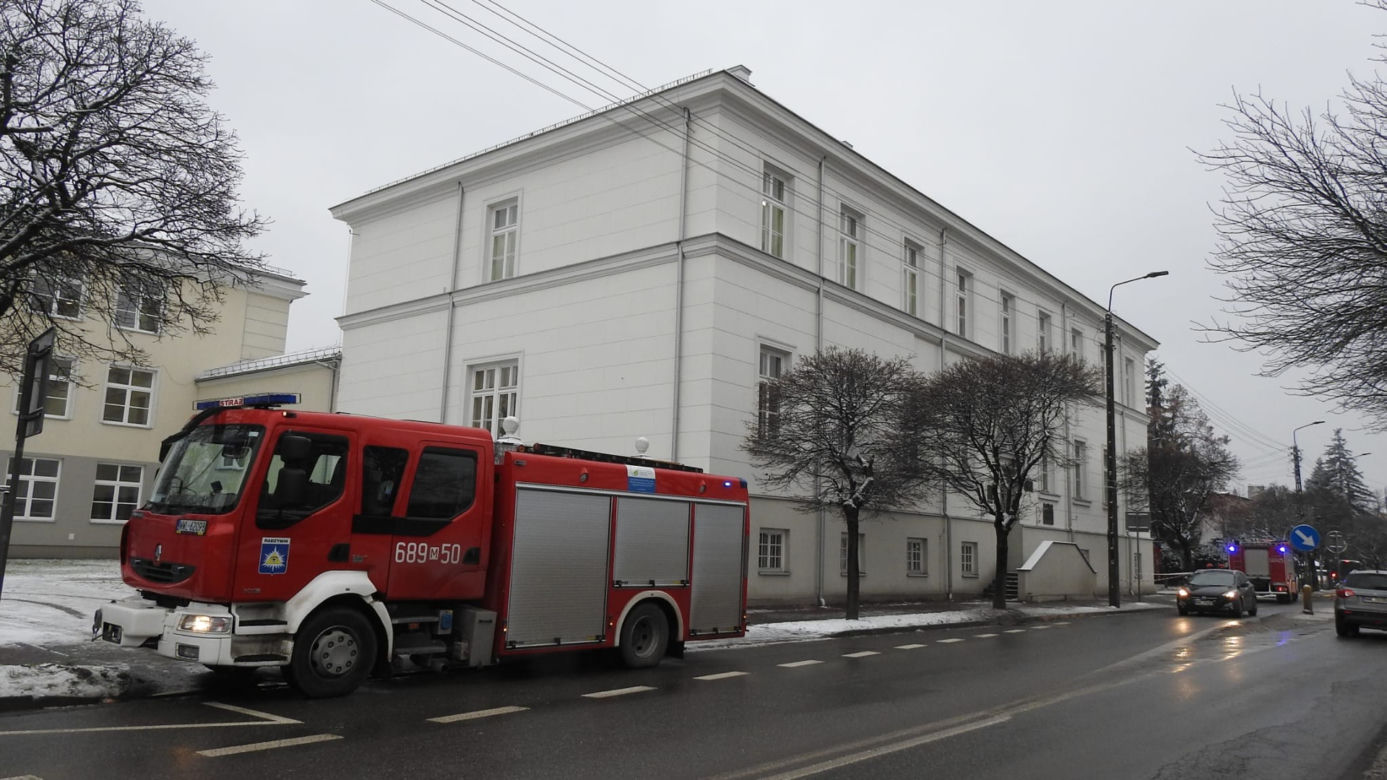 Ewakuacja szkoły w Radzyminie, uczeń przyniósł niewybuch na lekcje