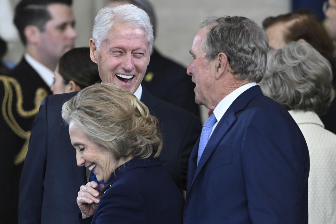 Dopiero teraz pokazali, co zrobiła Hillary Clinton na inauguracji! Zagadkowa sprawa