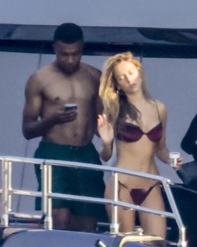 Kylian Mbappe z aktorką Ester Exposito na wakacjach na Sardynii