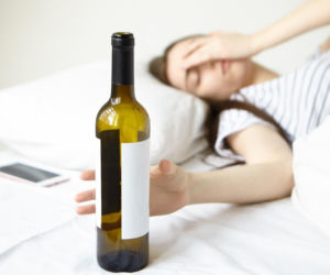 Lęk i poczucie winy dzień po imprezie? To nie wyrzuty sumienia, a ważny sygnał z mózgu