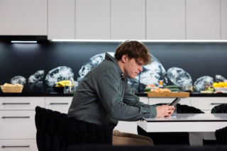 Pierwsza miłość, odcinek 4212: Radek (Karol Biskup), Maja (Julia Kamińska)