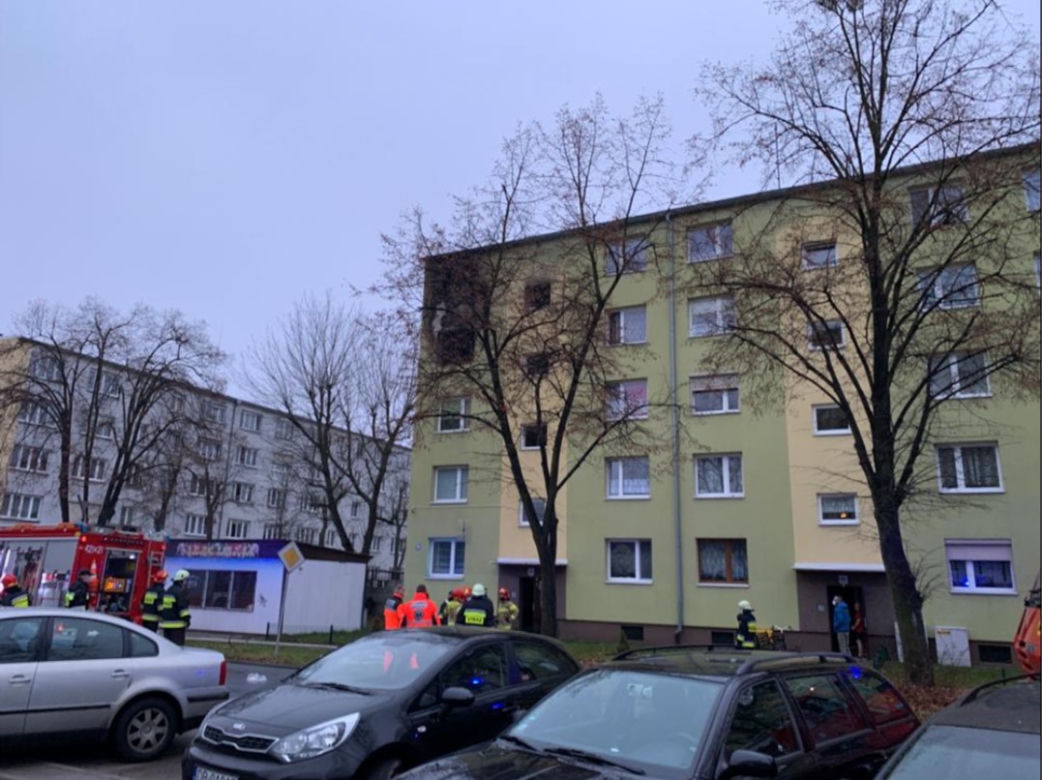 Kędzierzyn-Koźle. Pożar strawił dwa mieszkania! Rodzina z dziećmi bez dachu nad głową [ZDJĘCIA ZE SPALONEGO MIESZKANIA]