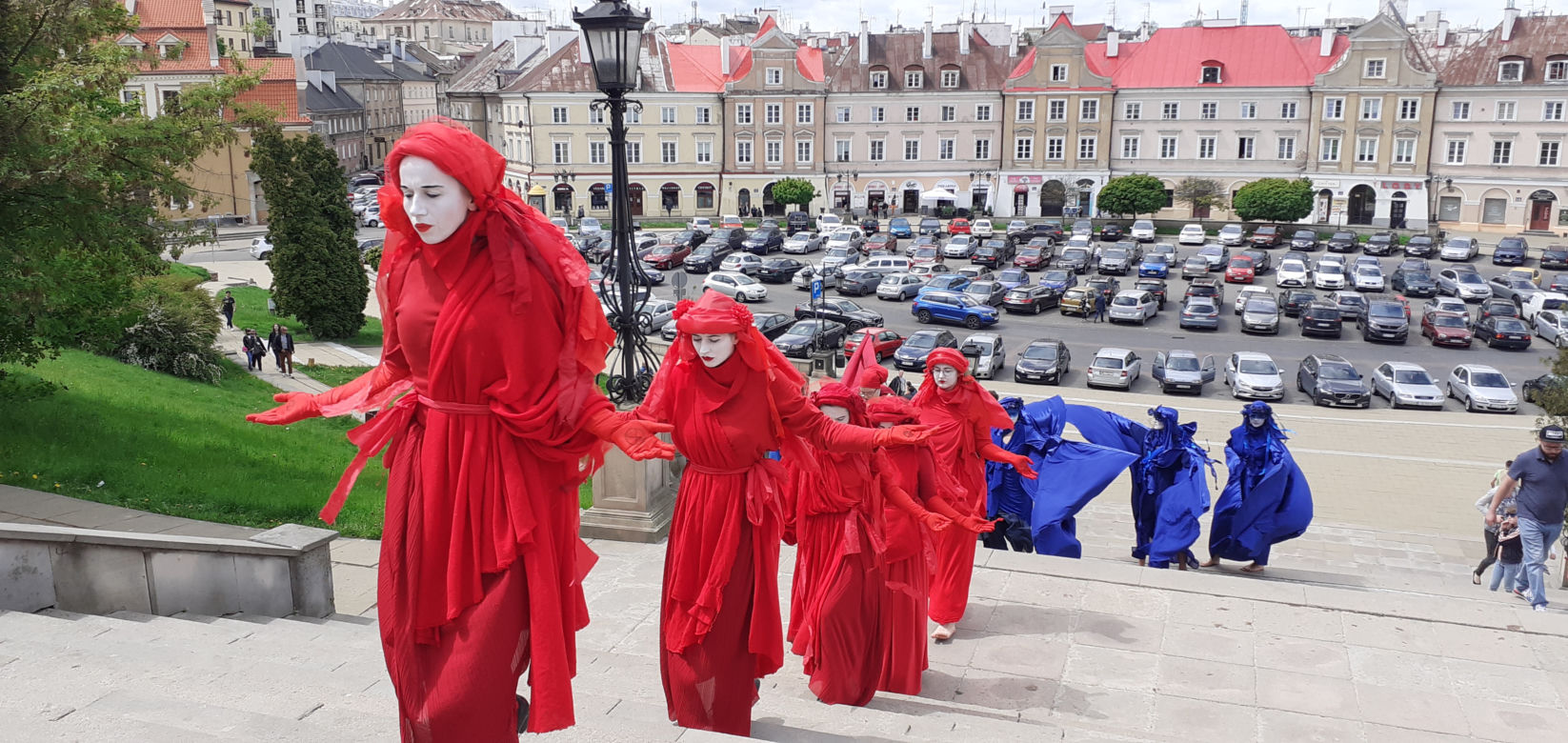 Wdowy milcząco przeszły przez Lublin. Był to protest przeciwko budowie kopani węgla przy Poleskim Parku Narodowym