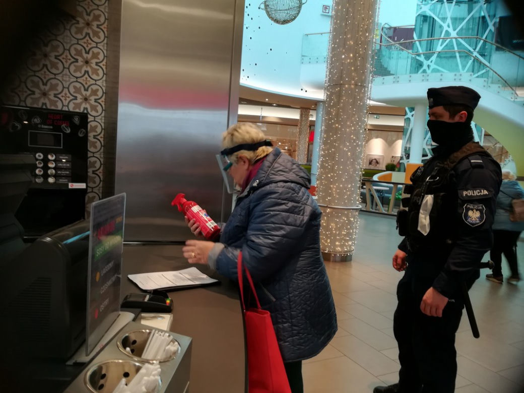 Toruń: Sanepid i policja w galeriach handlowych. To nie koniec