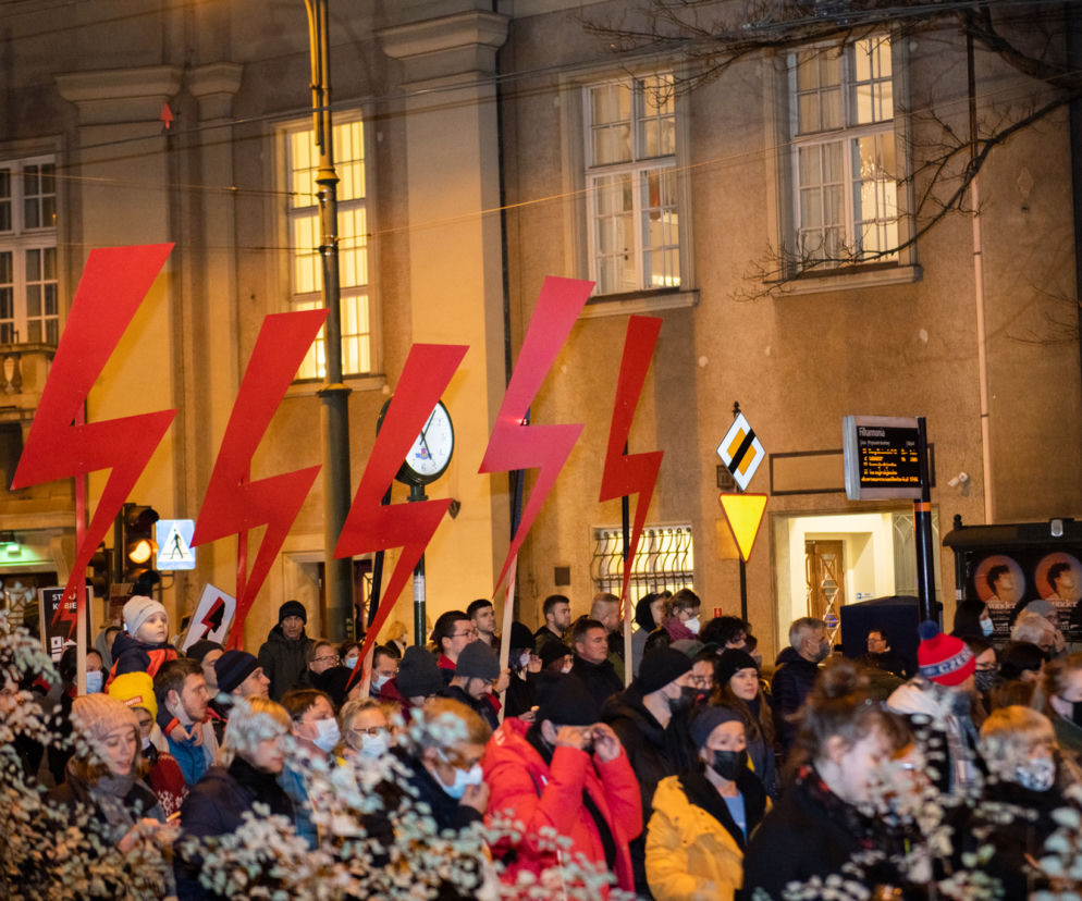 Kraków: Ani jednej więcej. Protest po śmierci ciężarnej Izabeli z Pszczyny