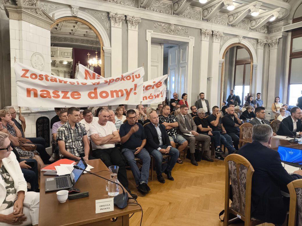 Protest mieszkańców sprzeciwiających się budowie wschodniej obwodnicy Tarnowa na granicy z Wolą Rzędzińską