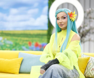 Cleo w niebieskich włosach