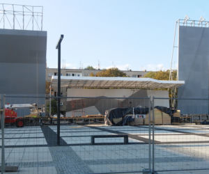 Na placu Nowy Targ powstaje ścianka wspinaczkowa