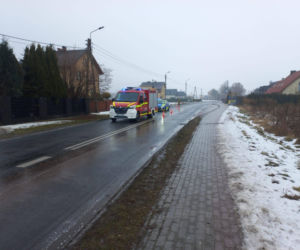 21-latek pędził luksusowym Infiniti na złamanie karku. Dachował i może mówić o dużym szczęściu