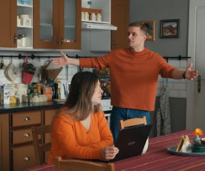 Barwy szczęścia odc. 3380. Agata (Natalia Zambrzycka), Asia (Anna Gzyra), Hubert (Marek Molak), Emil (Artem Malaszczuk)