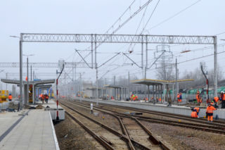 Warszawa Główna jak przystanek na wsi. Dworzec bez dworca i schody donikąd [ZDJĘCIA]