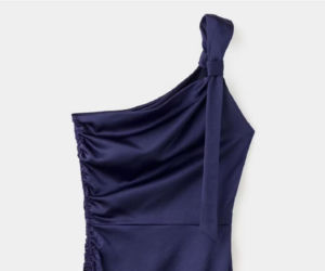 Ta asymetryczna sukienka z Mango, to perełka na wesele. Ma ciekawy krój, a do tego kosztuje tylko 200 złotych!