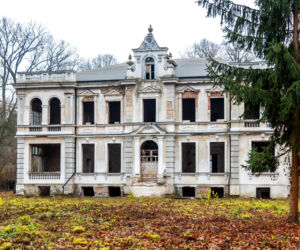 Opuszczona willa w Konstancinie