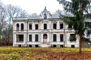 Opuszczona willa w Konstancinie