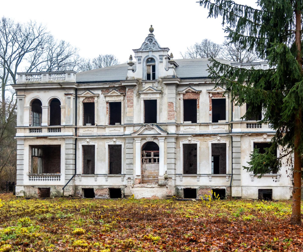 Opuszczona willa w Konstancinie