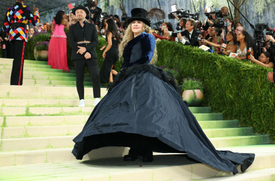 Stevie Nicks pierwszy raz w historii na Met Gali! Artystka pojawiła się w stroju z... sieciówki!
