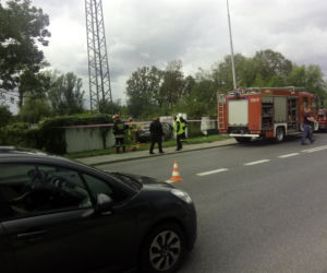 Zasłabł za kierownicą samochodu. Strażak uratował mu życie