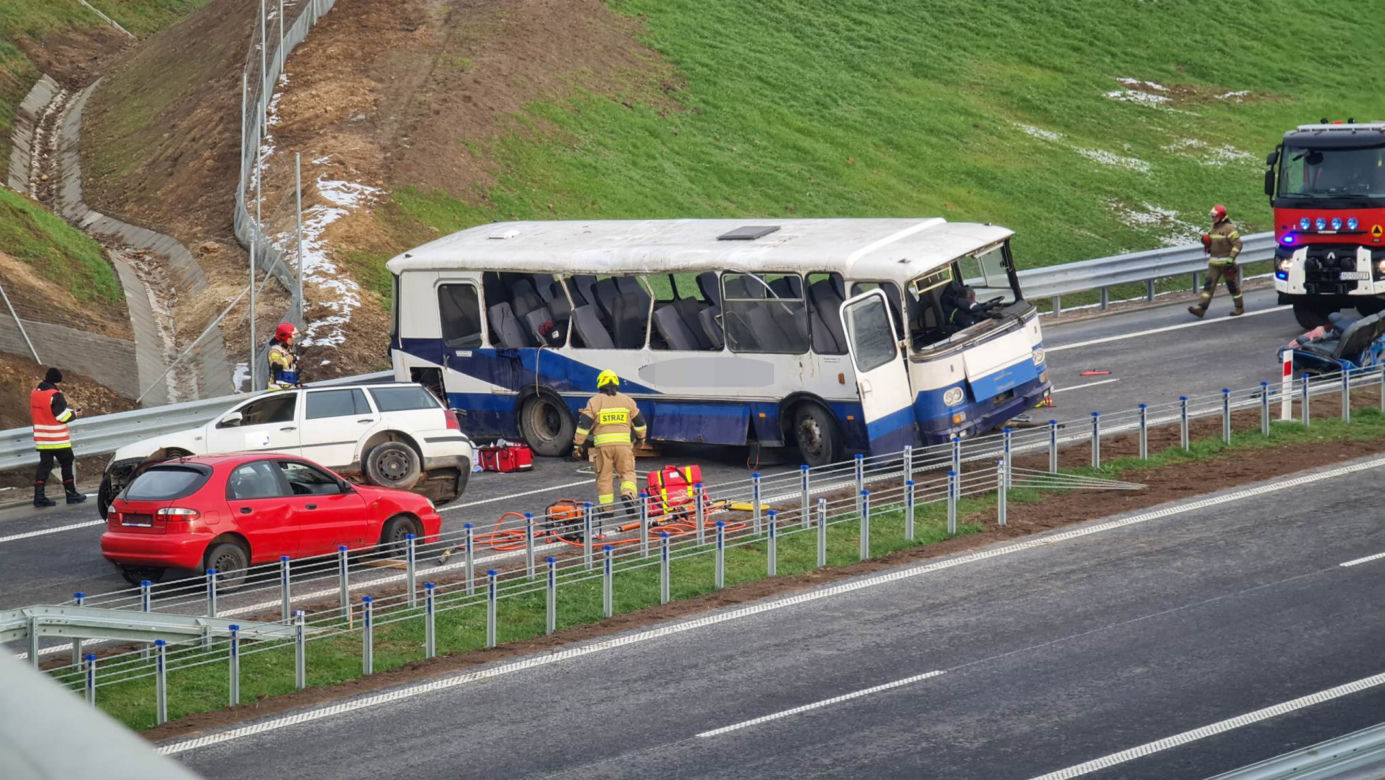 Potężny karambol na S5. Rozbity autobus, Potężna akcja strażaków