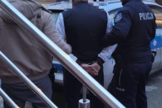 Chciał być romantyczny, skończył w kajdankach. 23-latek z zarzutami