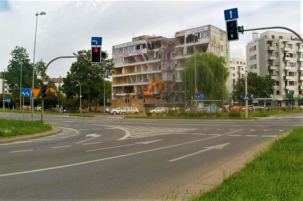 Biurowiec "Ornament" przechodzi do historii