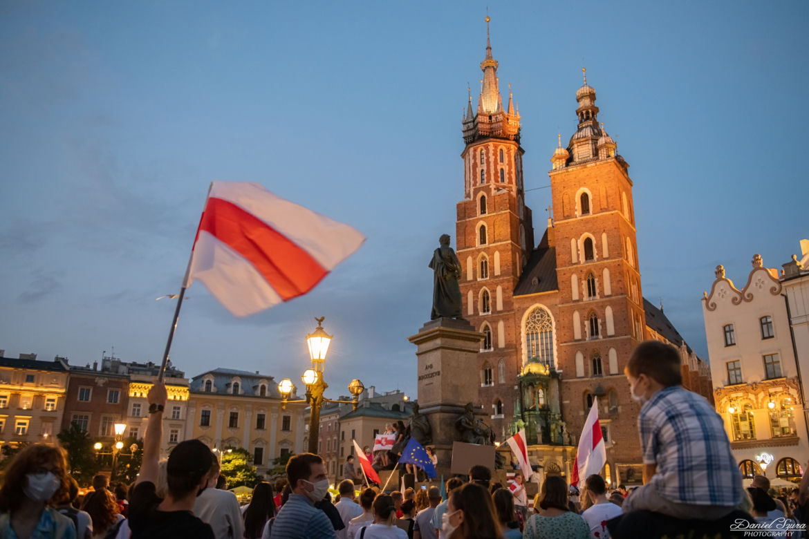 Manifestacja Białorusinów na rynku w Krakowie. "Precz z Łukaszenką!"