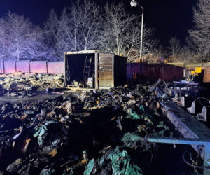 Strażak poważnie ranny podczas eksplozji! Śmigłowiec nie mógł wylądować z powodu trudnej pogody