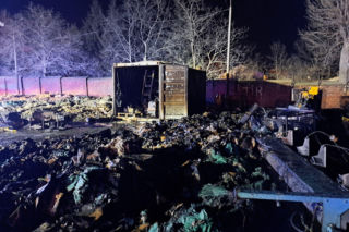 Strażak poważnie ranny podczas eksplozji! Śmigłowiec nie mógł wylądować z powodu trudnej pogody