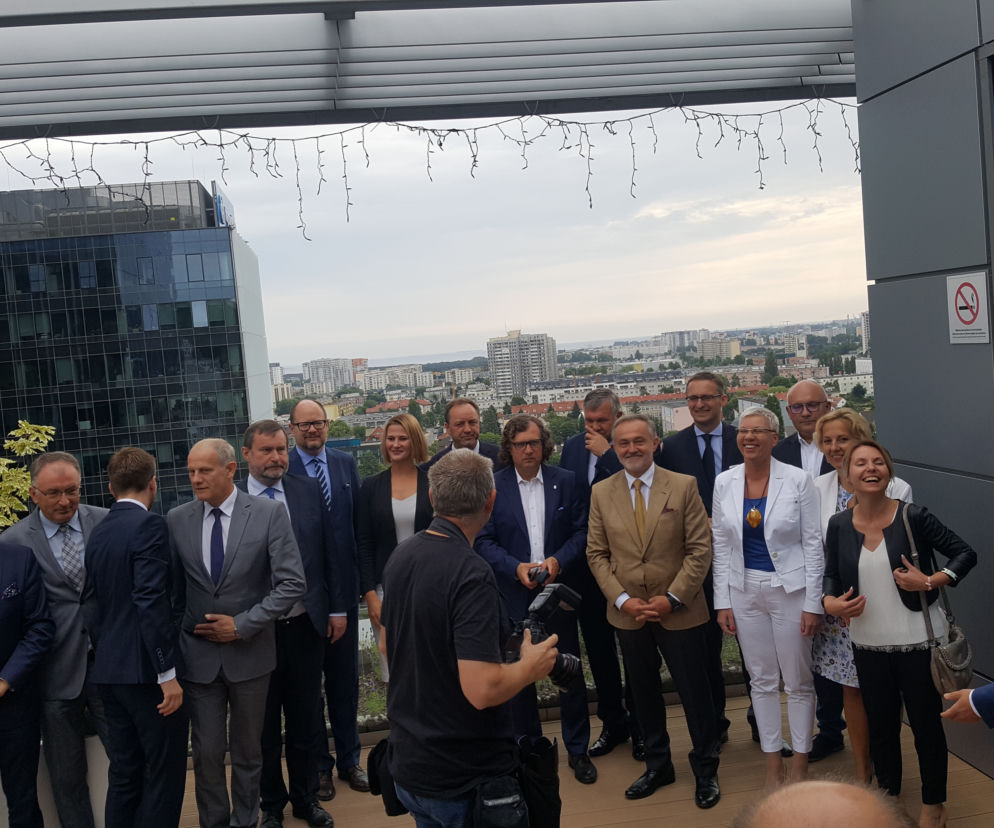 W poniedziałek umowę na realizację podpisali przedstawiciele zwycięskiej firmy oraz Obszaru Metropolitalnego Gdańsk-Gdynia-Sopot