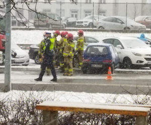 Atak zimy w Podlaskiem. Śnieżyca, śliskie drogi, wypadki 